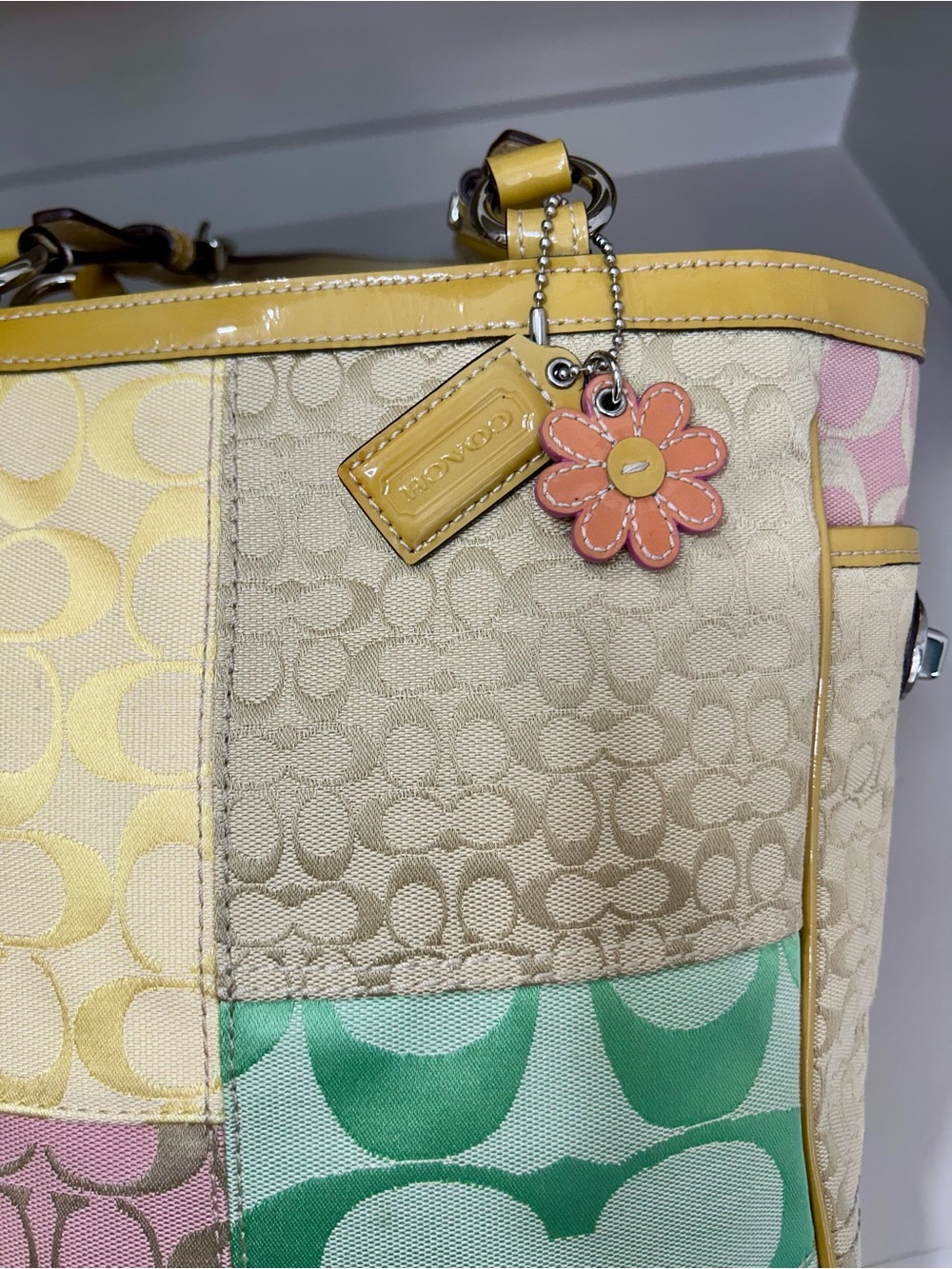 Coach Spring Y2K Signature Pastel Patchwork Turnlock Gallery Tote Shoulder Bag - Picture 11 of 16